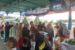 Pasar murah yang di adakan di pantai piwang