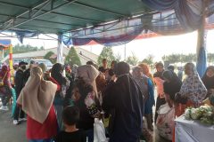Pasar murah yang di adakan di pantai piwang