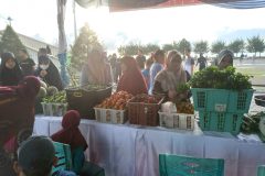 Pasar murah yang di adakan di pantai piwang