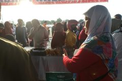 Pasar murah yang di adakan di pantai piwang