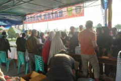 Pasar murah yang di adakan di pantai piwang